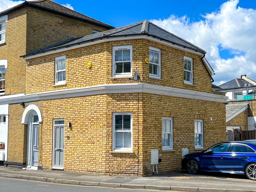 2 bed end terrace house to rent in Manor Road, East Molesey KT8, £1,950 pcm