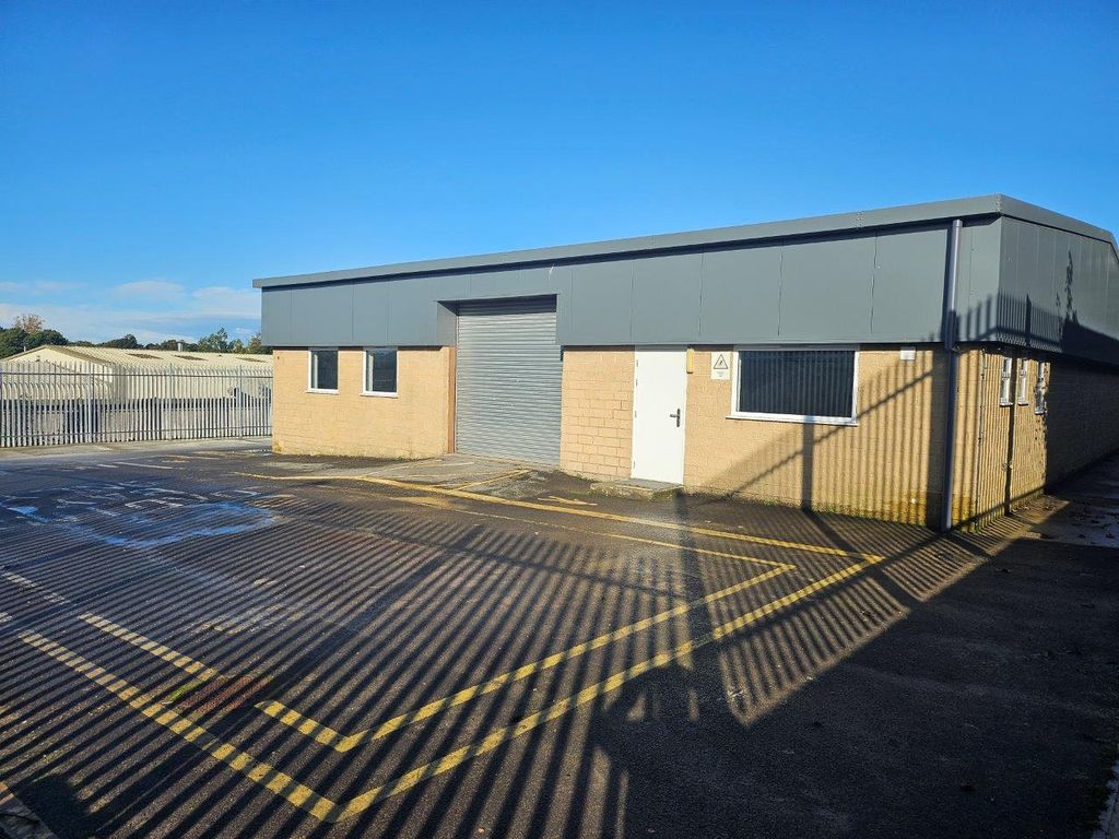 Warehouse to let in Artillery Road, Yeovil BA22, Non quoting