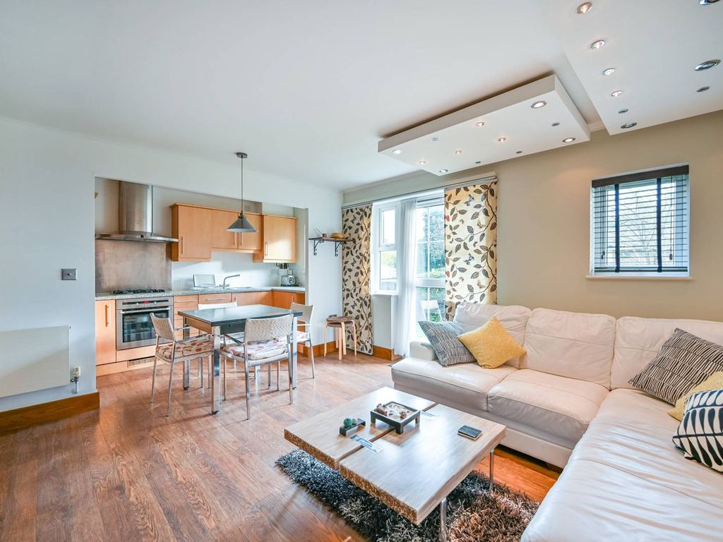 1 bed flat for sale in Lower Kings Road, Kingston, Kingston Upon Thames KT2, £325,000
