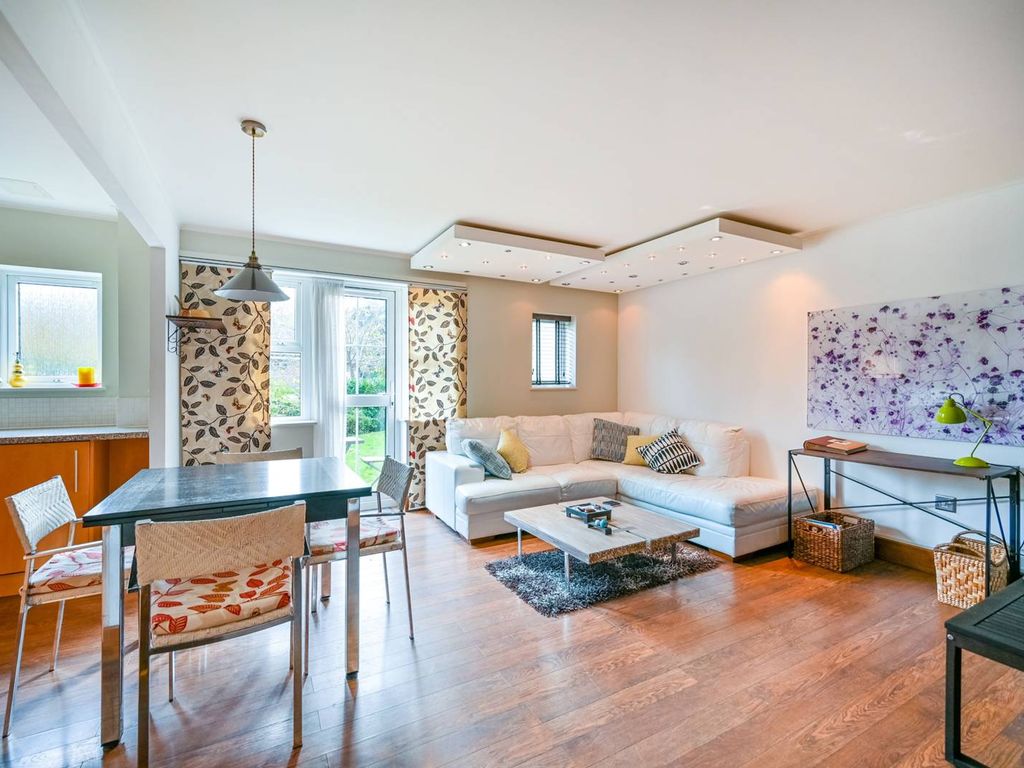 1 bed flat for sale in Lower Kings Road, Kingston, Kingston Upon Thames KT2, £325,000