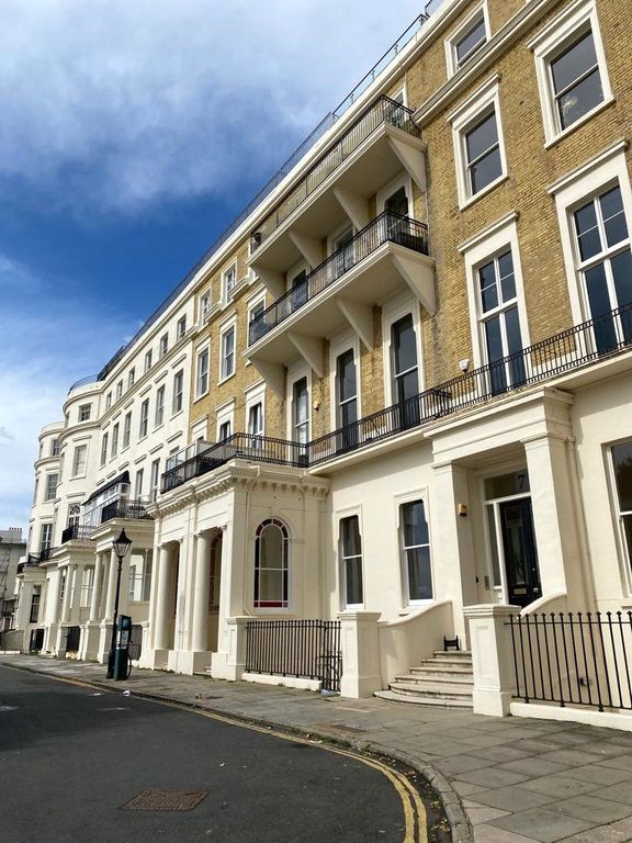 2 bed flat to rent in Eastern Terrace, Brighton, East Sussex BN2, £2,250 pcm