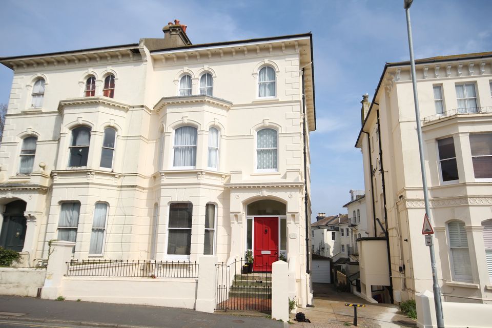 2 bed flat to rent in Dyke Road, Brighton BN1, £1,250 pcm