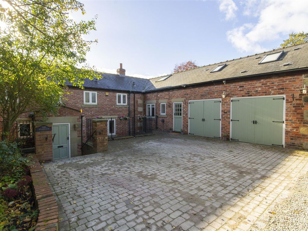 5 bed barn conversion for sale in Hady Hill Farm, Hady Hill, Chesterfield S41, £650,000
