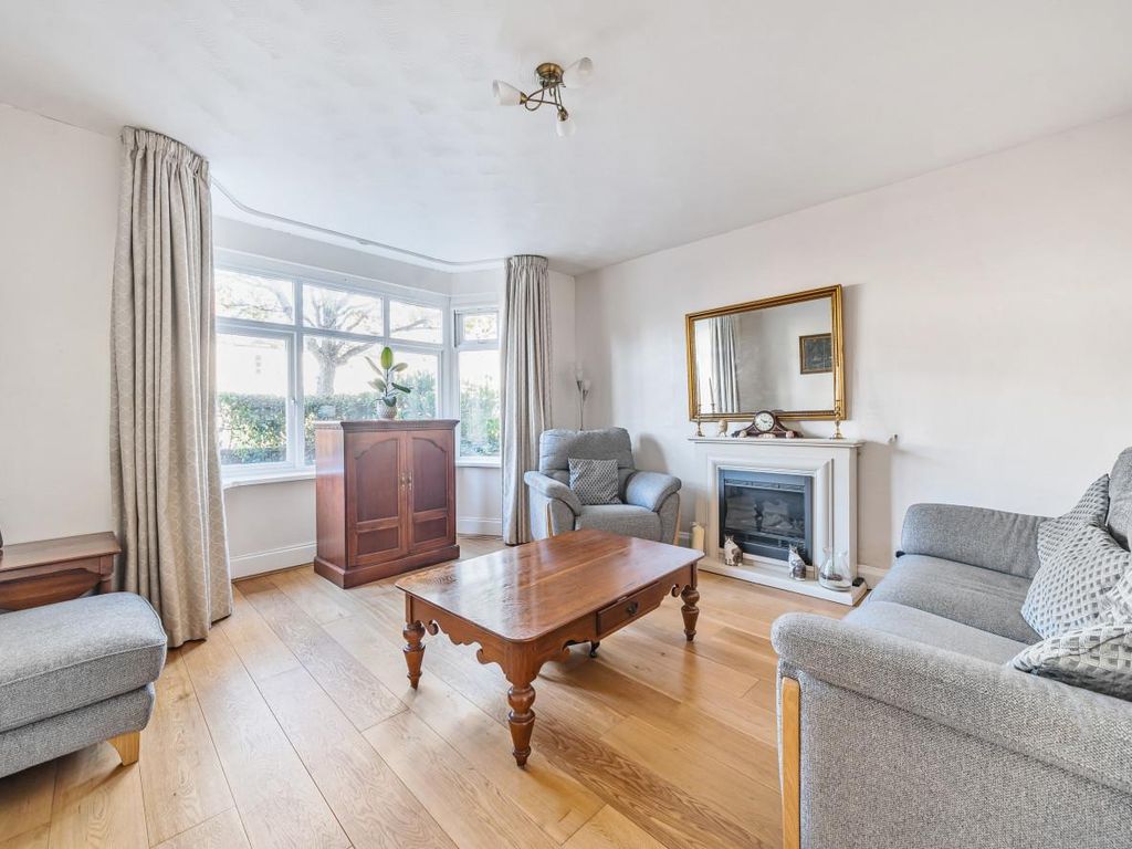 3 bed property for sale in Goldington Road, Bedford MK40, £475,000