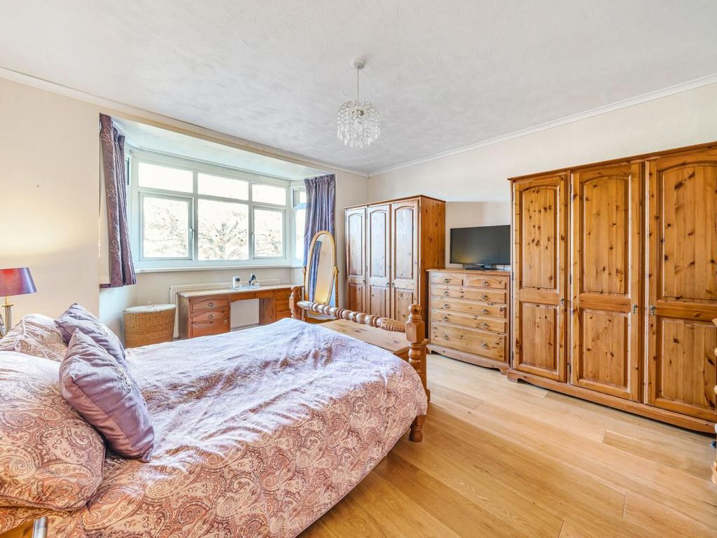 3 bed property for sale in Goldington Road, Bedford MK40, £475,000