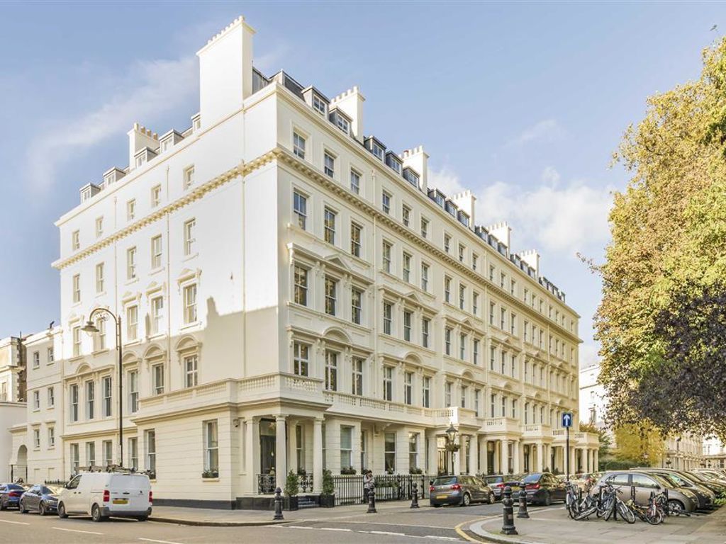 2 bed flat for sale in Stanhope Gardens, London SW7, £1,300,000
