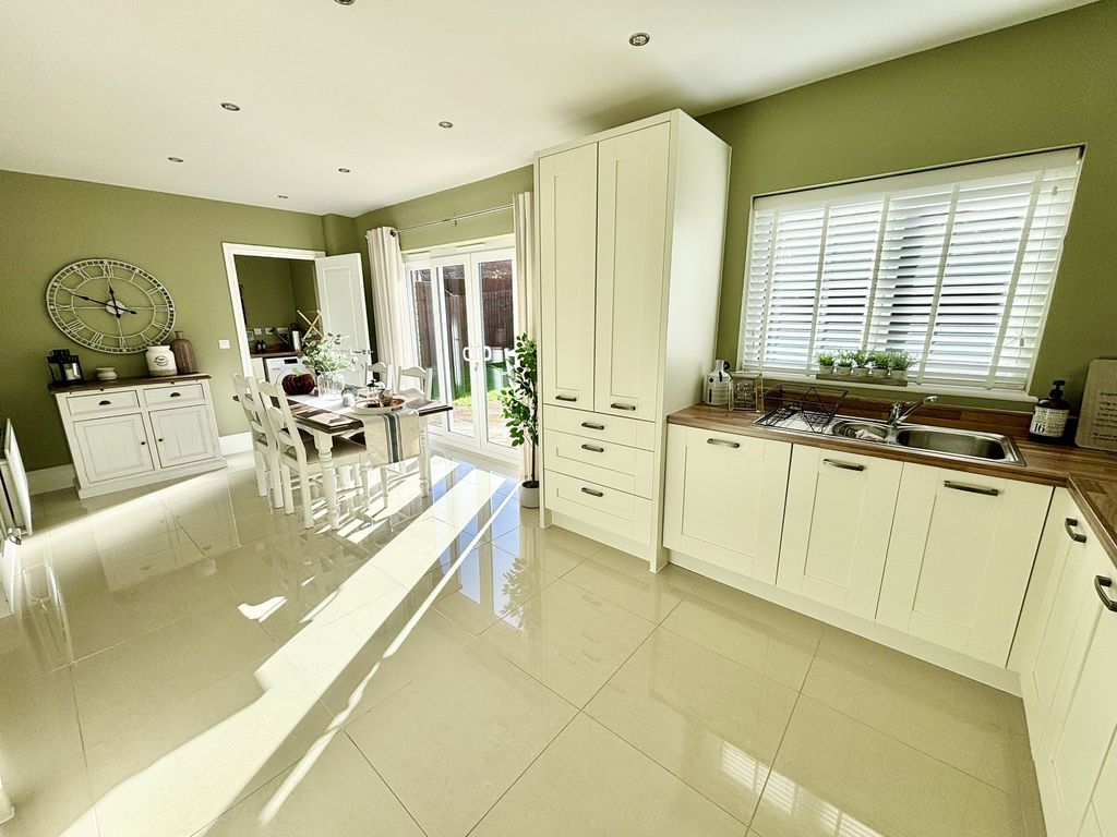 4 bed detached house for sale in Bryn Morgrug, Alltwen, Pontardawe, Swansea. SA8, £350,000