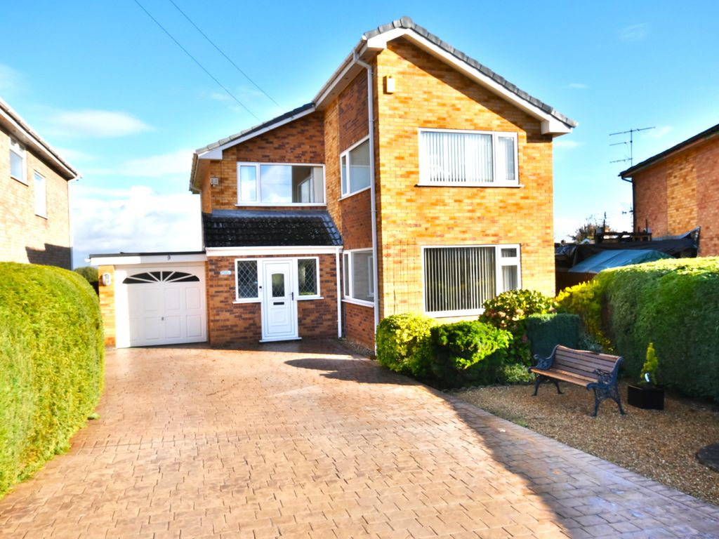 4 bed detached house for sale in Berwyn Drive, Marchwiel LL13, £300,000
