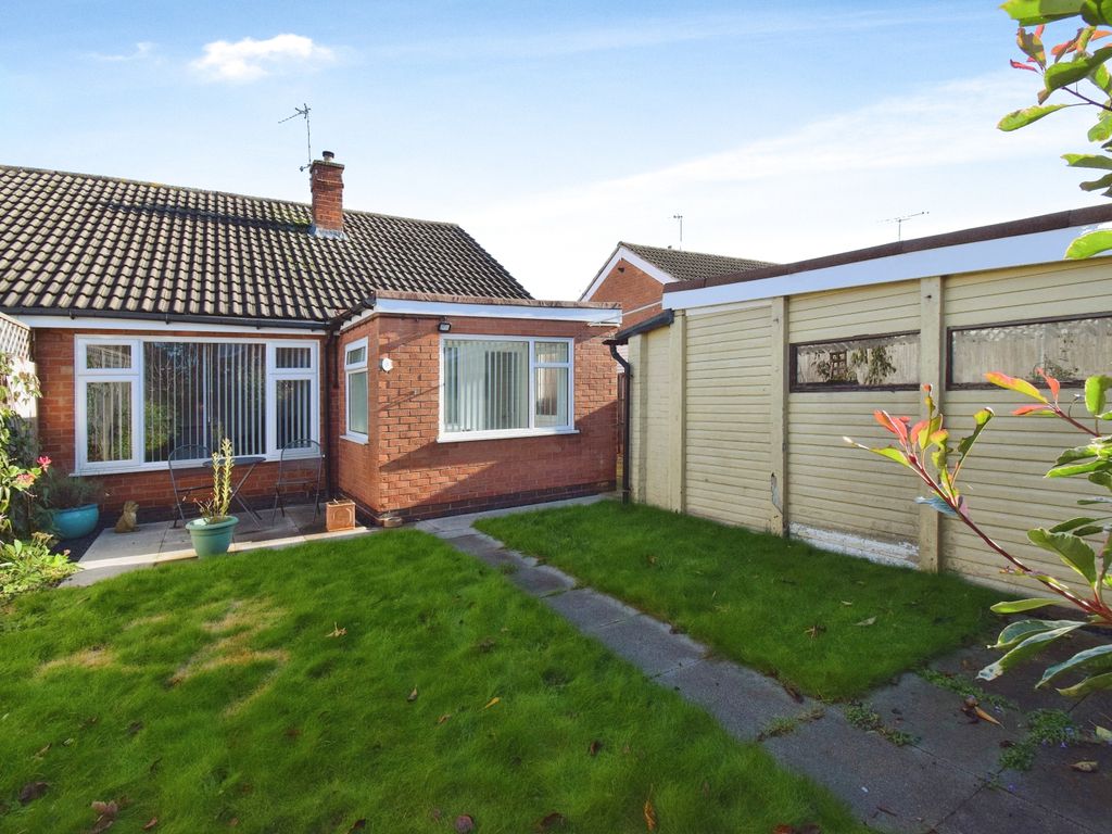 2 bed bungalow for sale in Keswick Close, Birstall, Leicester, Leicestershire LE4, £260,000