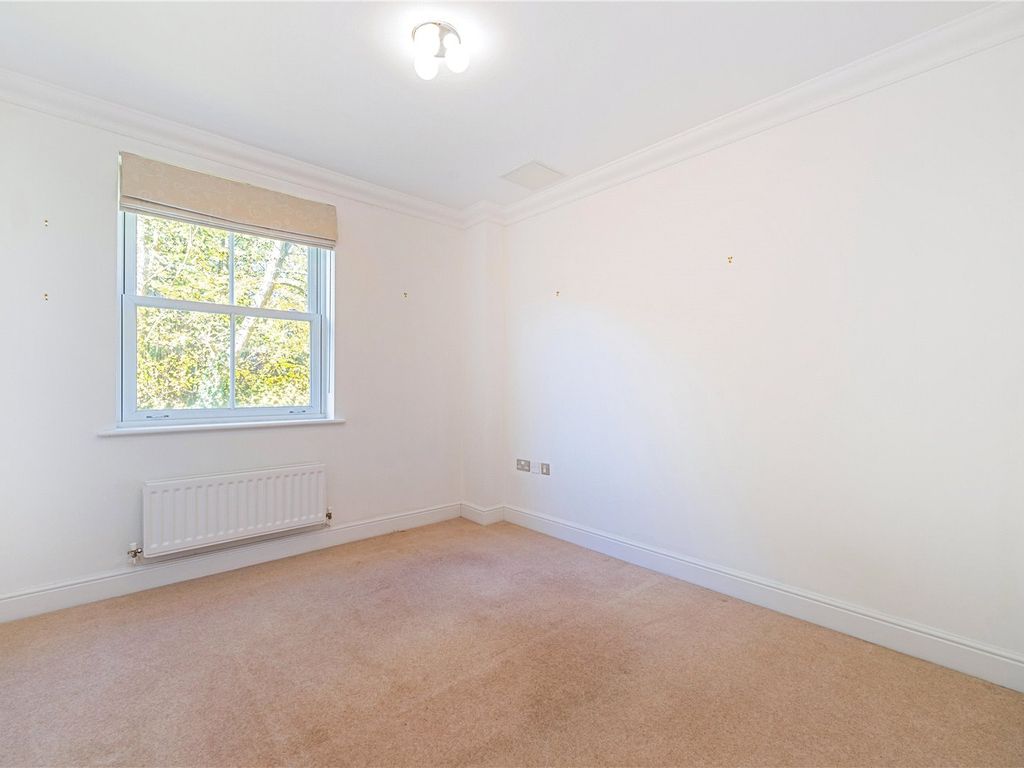 3 bed flat to rent in Burleigh Road, Ascot, Berkshire SL5, £2,200 pcm