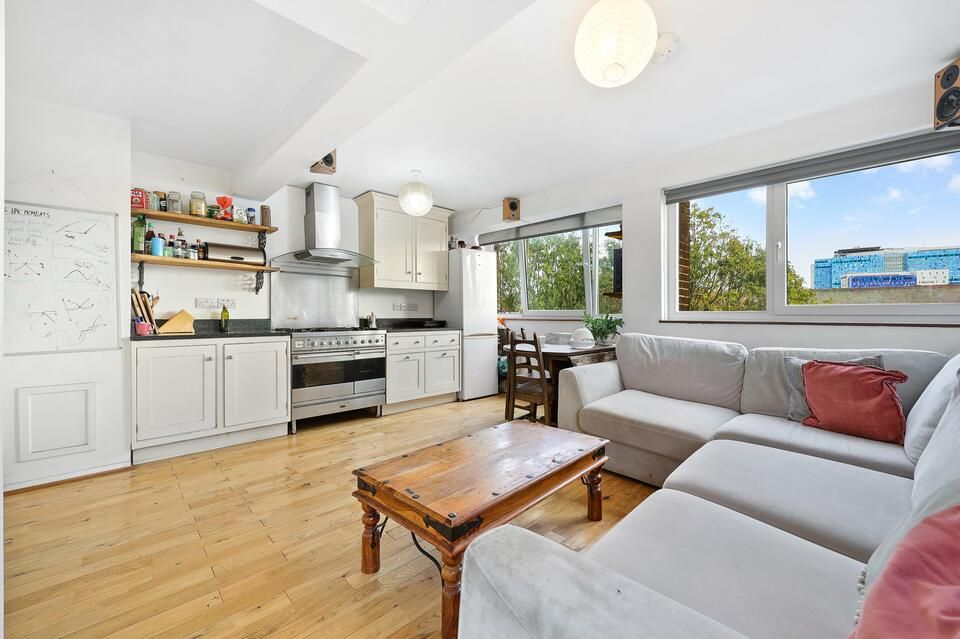 4 bed flat for sale in Barnsley Street, London E1, £450,000
