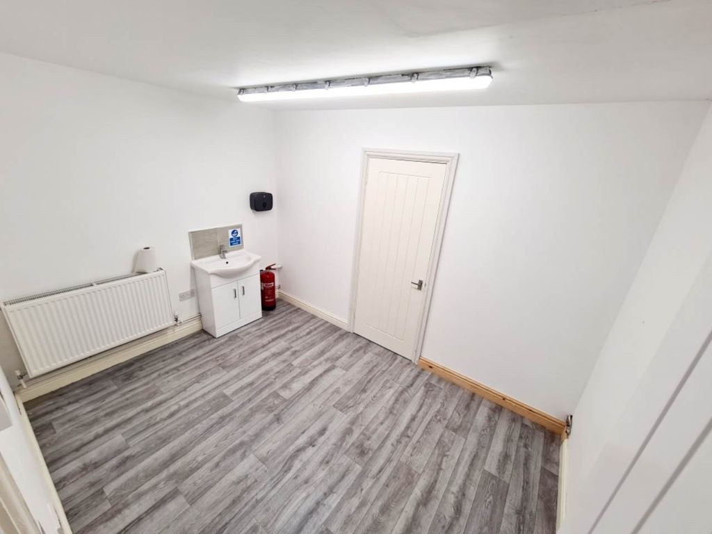 Room to rent in London Road, Neath SA11, £420 pcm