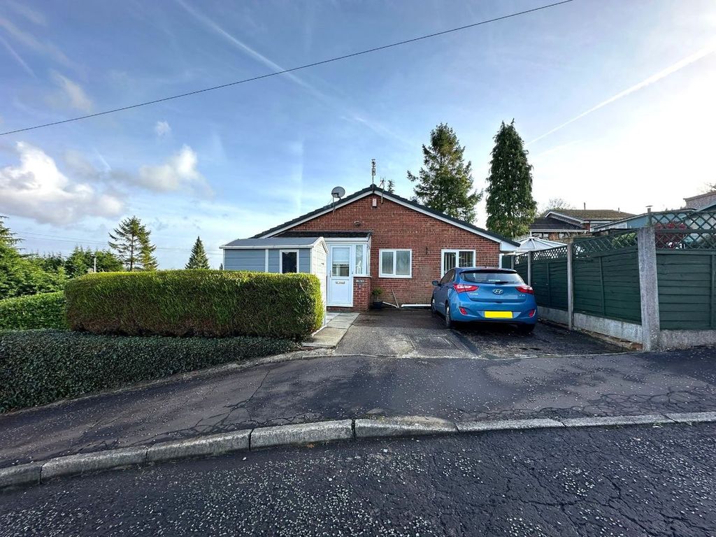 2 bed bungalow to rent in Hill View, Blackburn BB1, £750 pcm