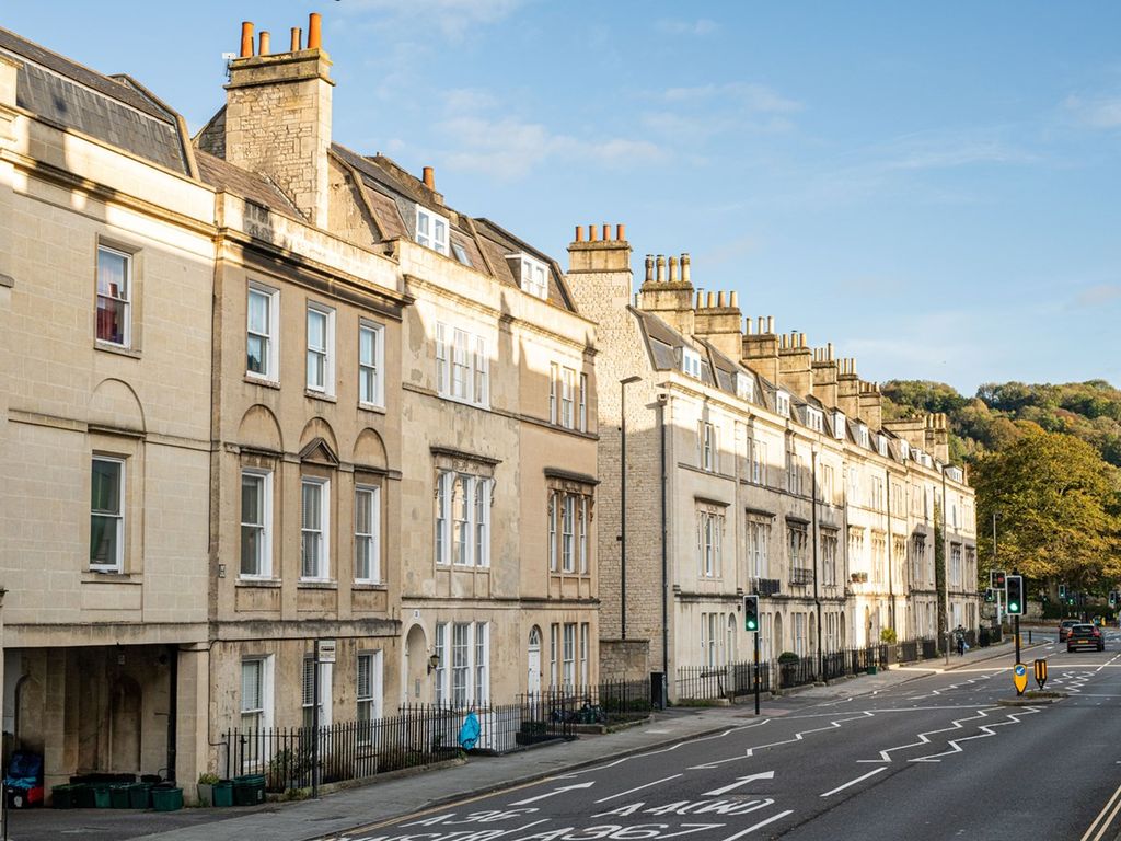 2 bed flat for sale in Bathwick Street, Bath BA2, £550,000