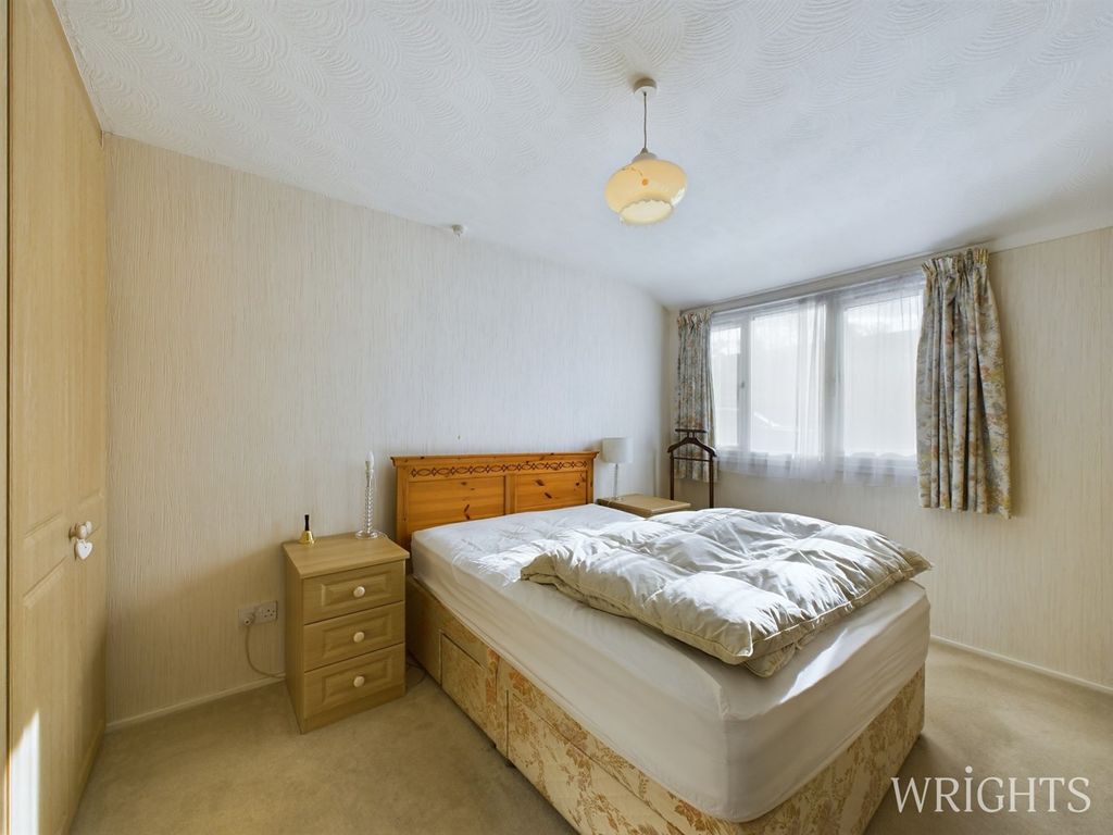 2 bed bungalow for sale in Daniells, Welwyn Garden City AL7, £400,000