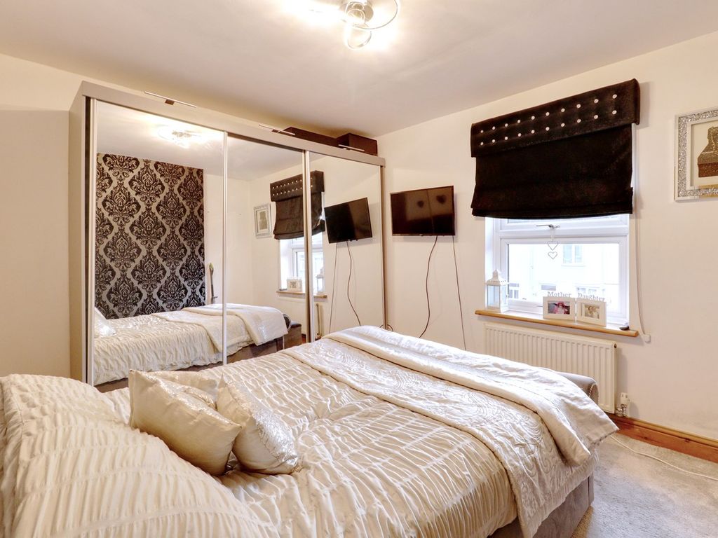 2 bed semi-detached house for sale in Cowper Road, Rainham RM13, £340,000