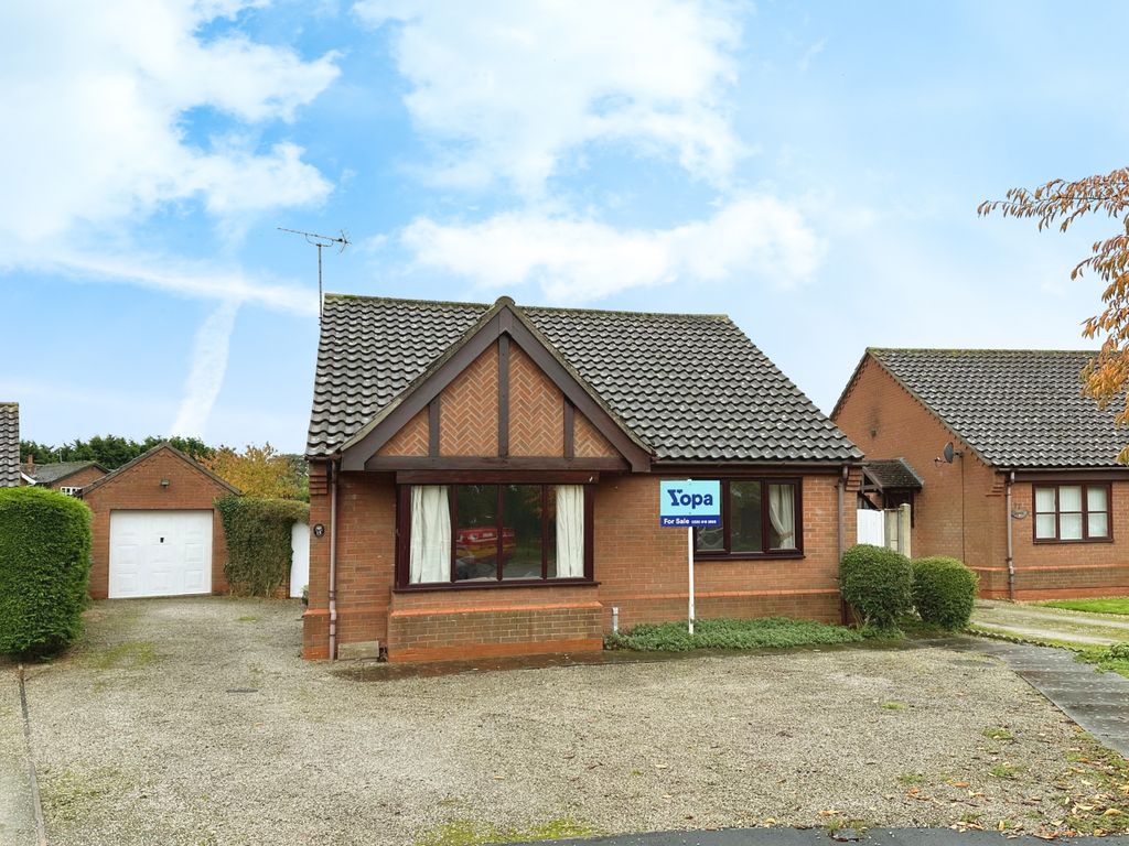 2 bed detached bungalow for sale in Brookfield Close, Skellingthorpe, Lincoln LN6, £225,000