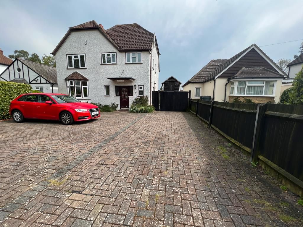 3 bed detached house for sale in Blackwater, Surrey GU17, £650,000