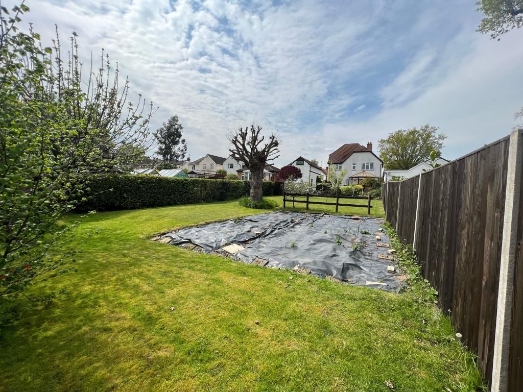 3 bed detached house for sale in Blackwater, Surrey GU17, £650,000