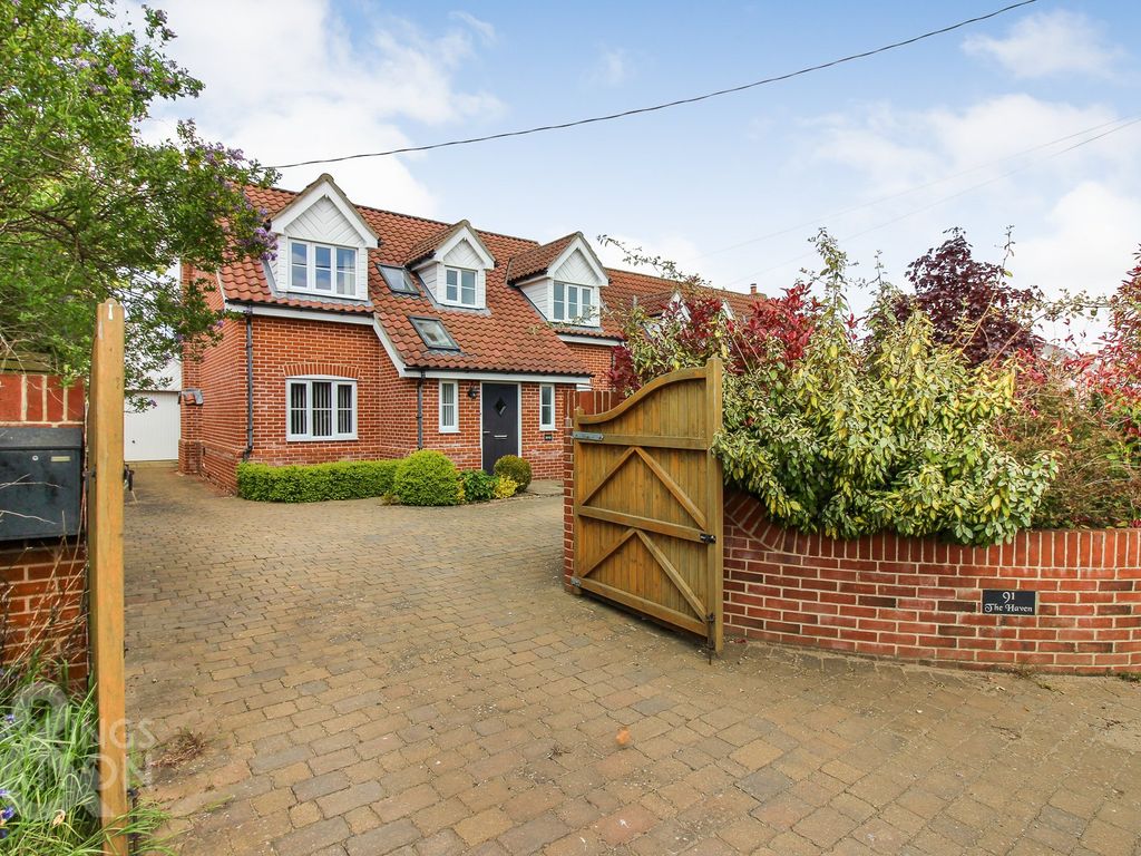 4 bed detached house for sale in The Street, Ashwellthorpe, Norwich NR16, £425,000
