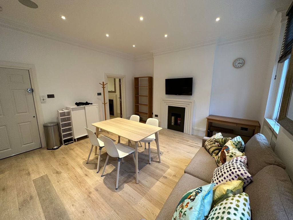 1 bed flat for sale in Thayer Street, London W1U, £1,000,000