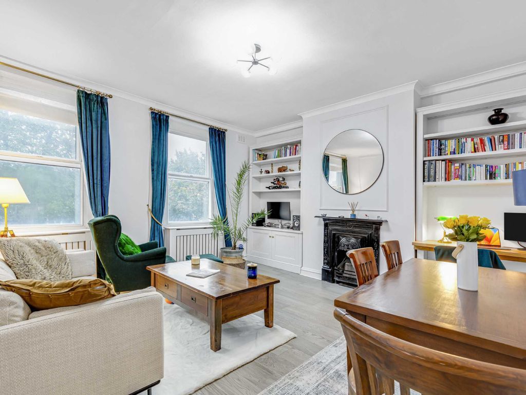 2 bed flat for sale in The Chase, London SW4, £550,000