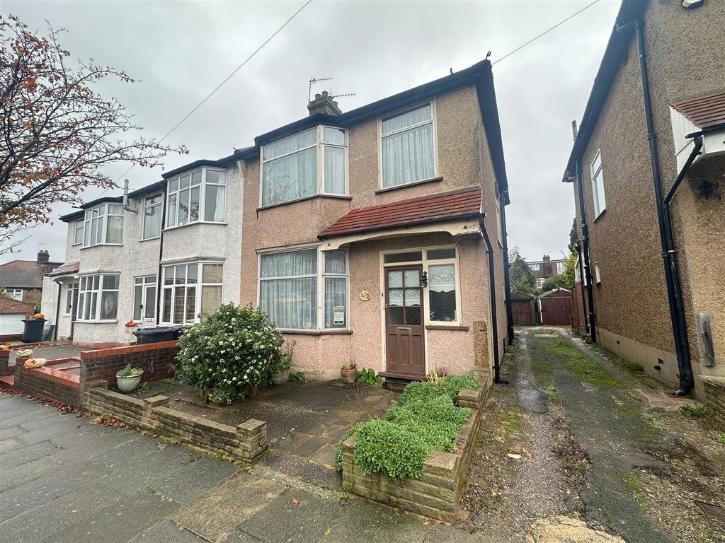 3 bed end terrace house for sale in Morley Hill, Enfield EN2, £525,000