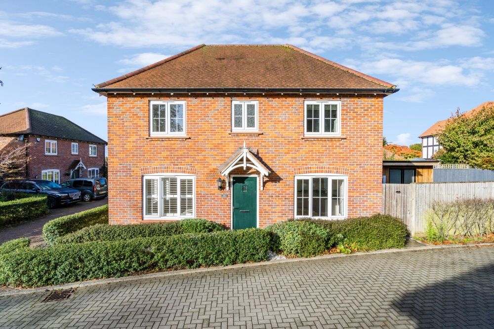 3 bed link-detached house to rent in Abrahams Close, Amersham, Buckinghamshire HP7, £2,750 pcm
