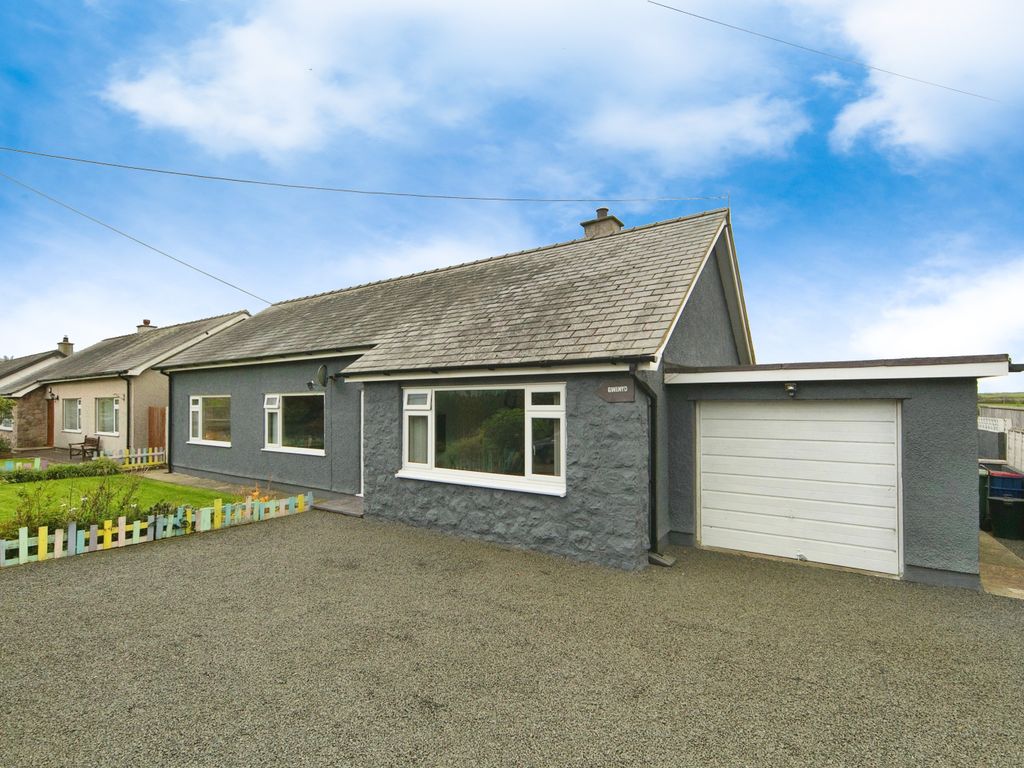 3 bed bungalow for sale in Llannerch-Y-Medd, Anglesey, Sir Ynys Mon LL71, £265,000