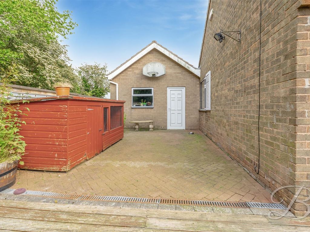 3 bed detached bungalow for sale in Clipstone Drive, Forest Town, Mansfield NG19, £340,000