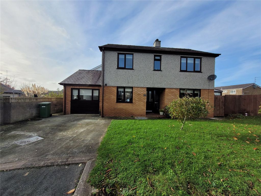 4 bed detached house for sale in Lon Oleuwen, Caernarfon, Gwynedd LL55, £429,950
