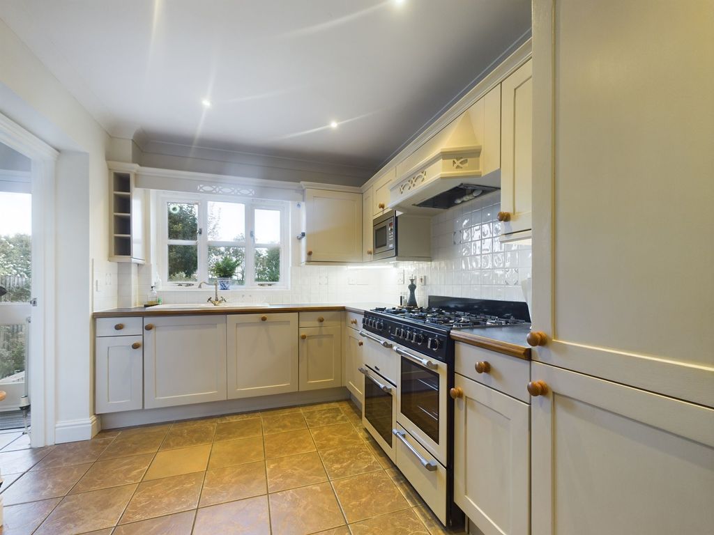4 bed link-detached house for sale in Rectory Farm Close, Abbots Ripton, Cambridgeshire. PE28, £625,000