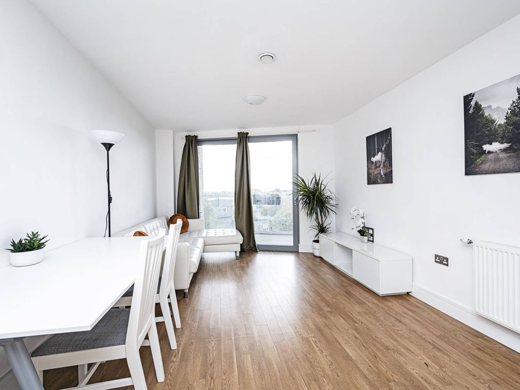 1 bed flat for sale in Boleyn Road, Dalston, London N16, £475,000