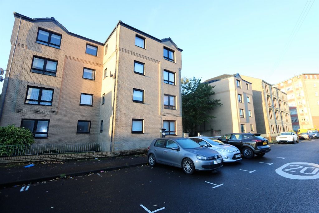 2 bed flat to rent in Glenfarg Steet, Glasgow G20, £1,050 pcm