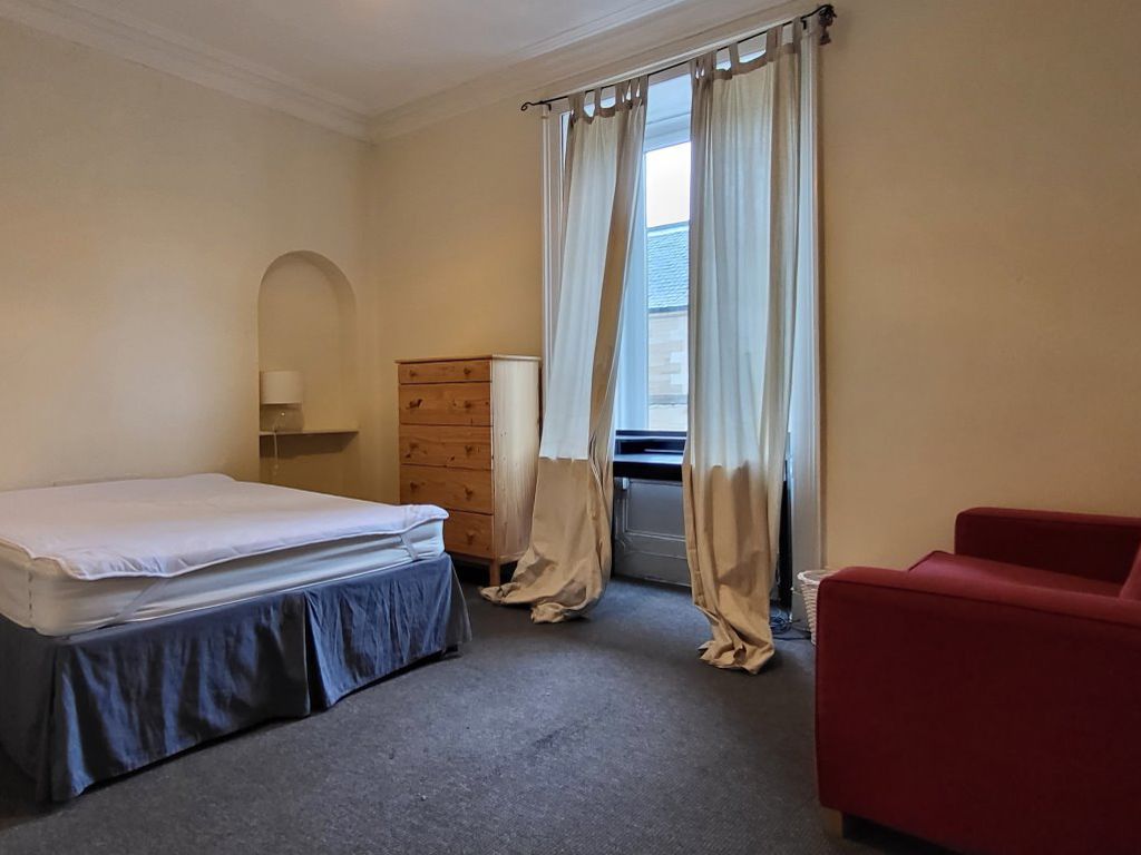 3 bed flat to rent in Drumdryan Street, Edinburgh EH3, £1,750 pcm