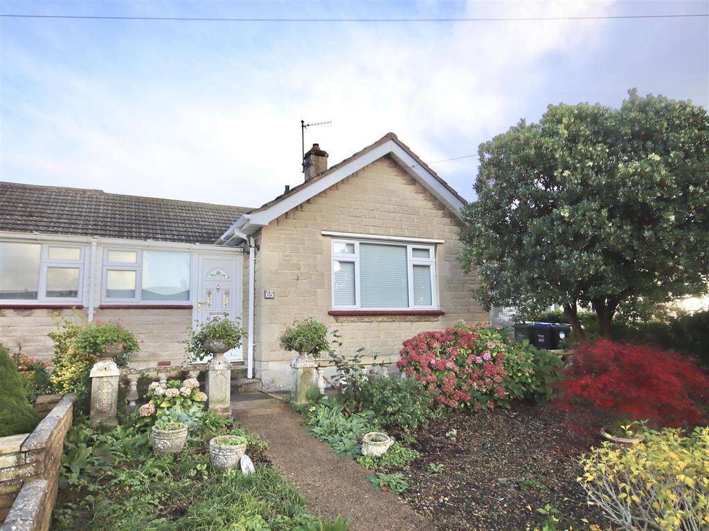 3 bed bungalow for sale in Eastern Avenue, Monkton Park, Chippenham SN15, £325,000