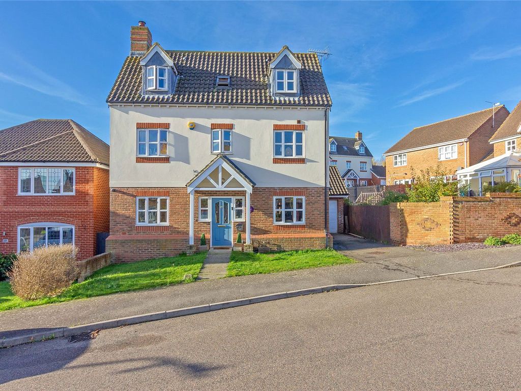 4 bed detached house for sale in Amber Rise, Sittingbourne ME10, £475,000