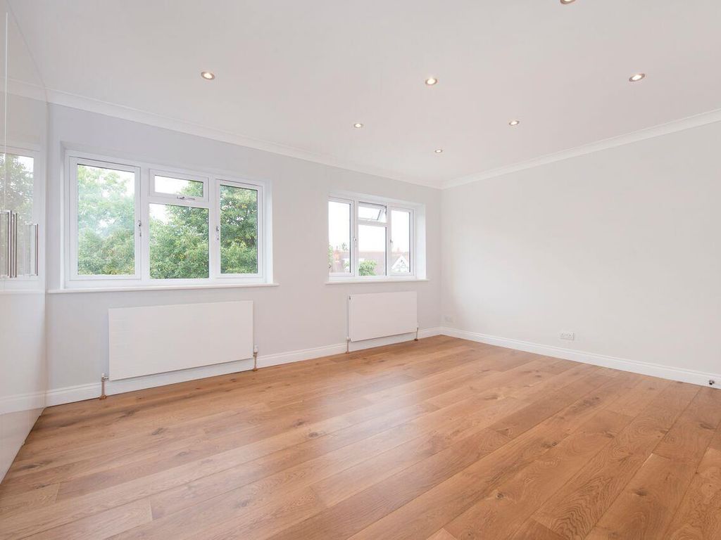 2 bed flat for sale in Blakesley Avenue, Ealing, London W5, £850,000