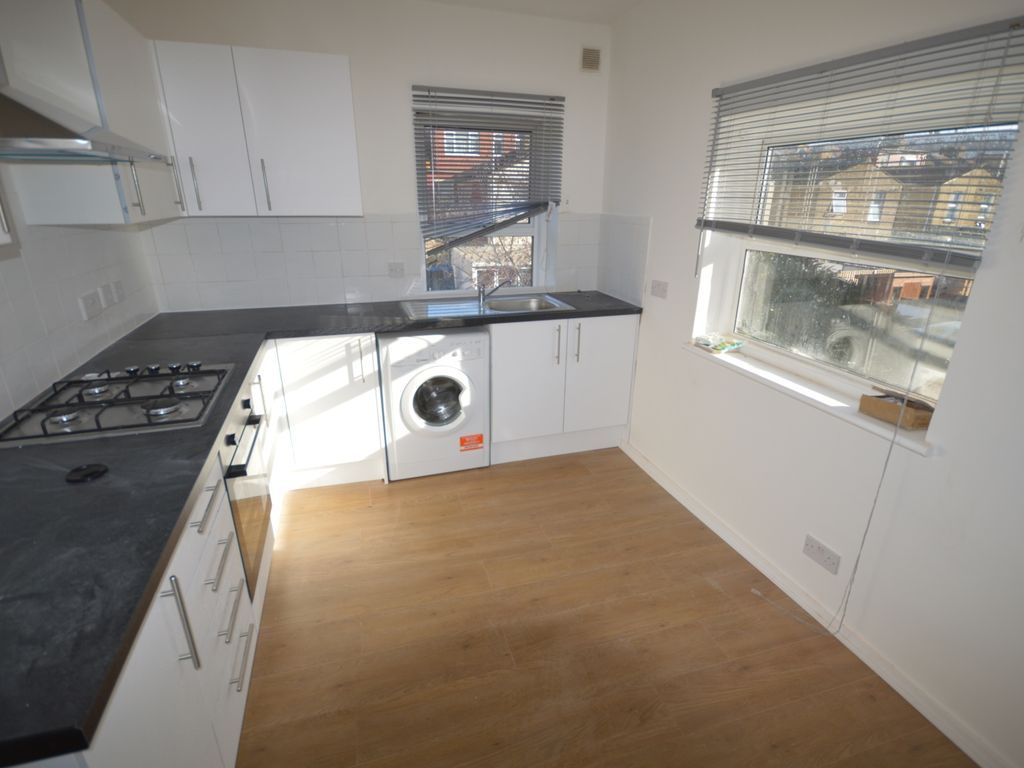1 bed flat to rent in Whitney Road, London E10, £1,300 pcm
