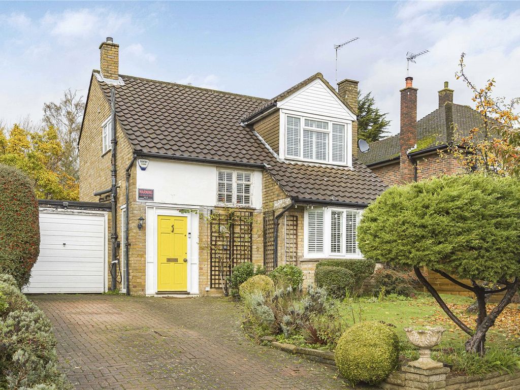 3 bed detached house for sale in Courtleigh Avenue, Hadley Wood EN4, £1,295,000