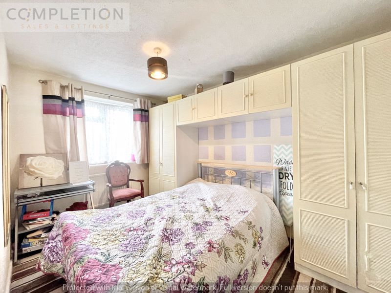 3 bed flat for sale in For Sale, Three Bedroom Flat, Earlham Grove, London E7, £400,000