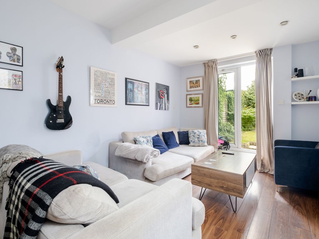 2 bed flat for sale in Stanhope Gardens, London N4, £550,000