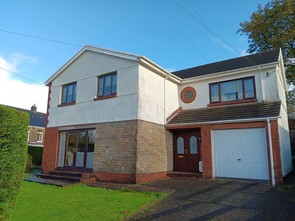 4 bed detached house for sale in Ashwood Drive, Gellinudd, Pontardawe, Swansea. SA8, £450,000