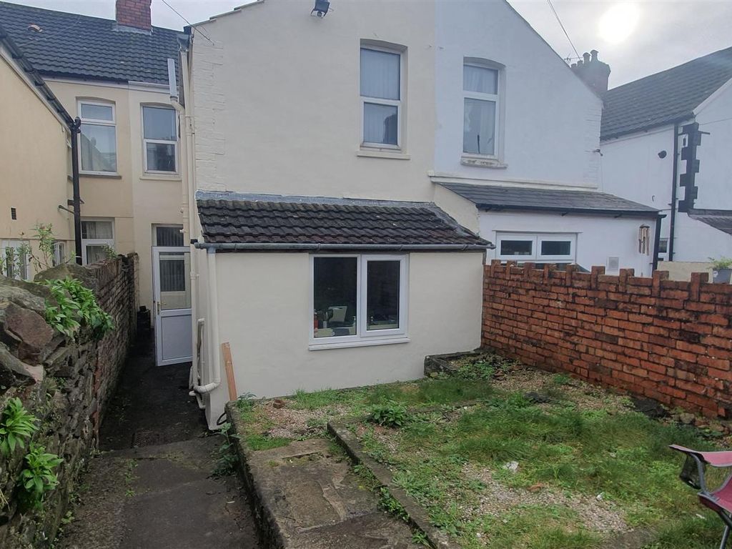 5 bed terraced house to rent in Dogfield Street, Cathays, Cardiff CF24, £2,250 pcm