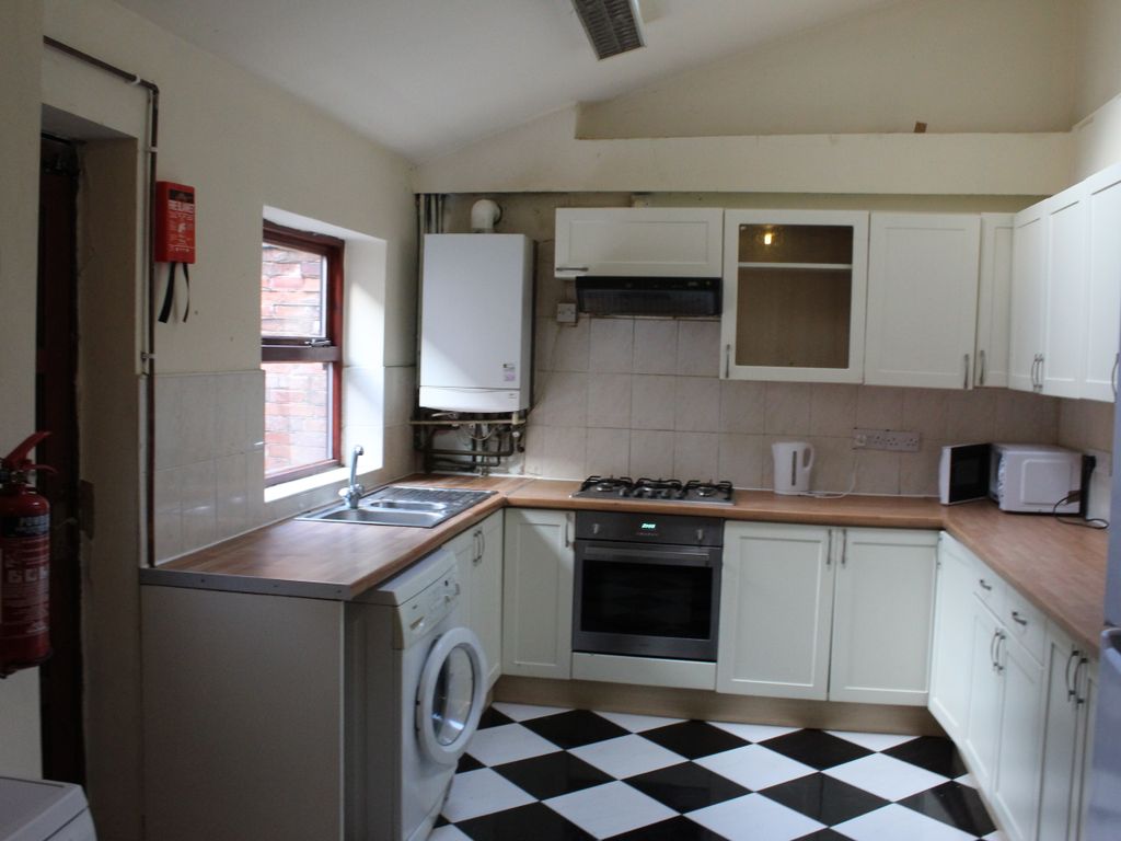 7 bed terraced house to rent in Bute Avenue, Nottingham NG7, £542 pcm