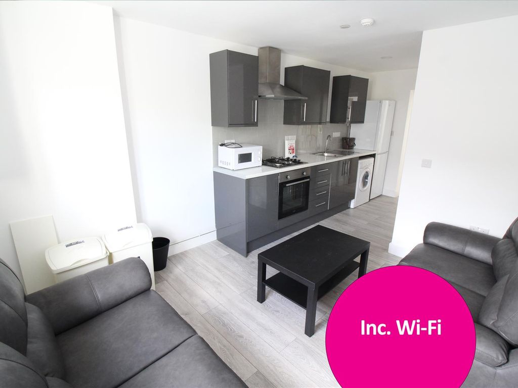 3 bed flat to rent in Russell Street, Cathays, Cardiff CF24, £1,575 pcm