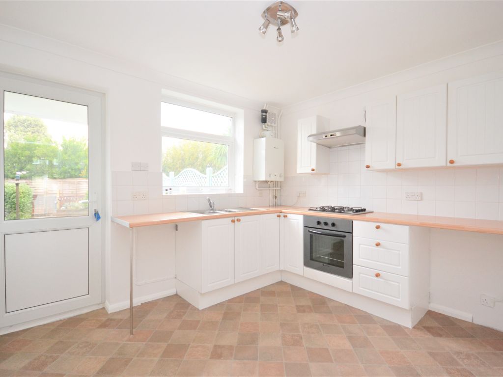 3 bed terraced house to rent in Swandene, Pagham, Bognor Regis PO21, £1,250 pcm