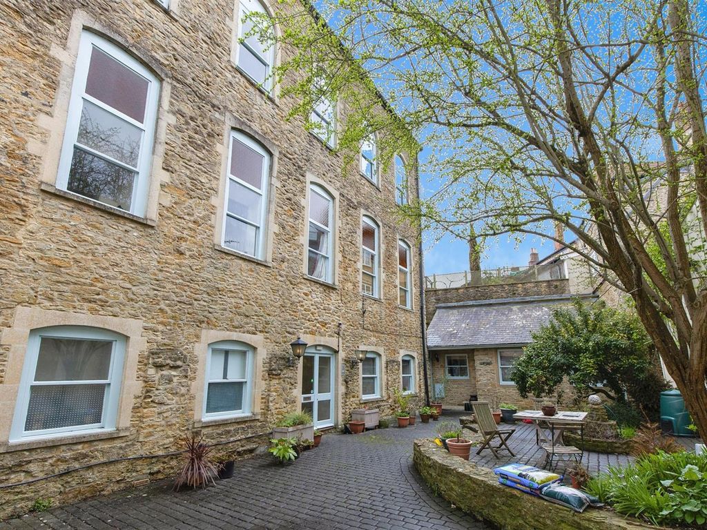 1 bed flat for sale in Catherine Street, Frome BA11, £110,000