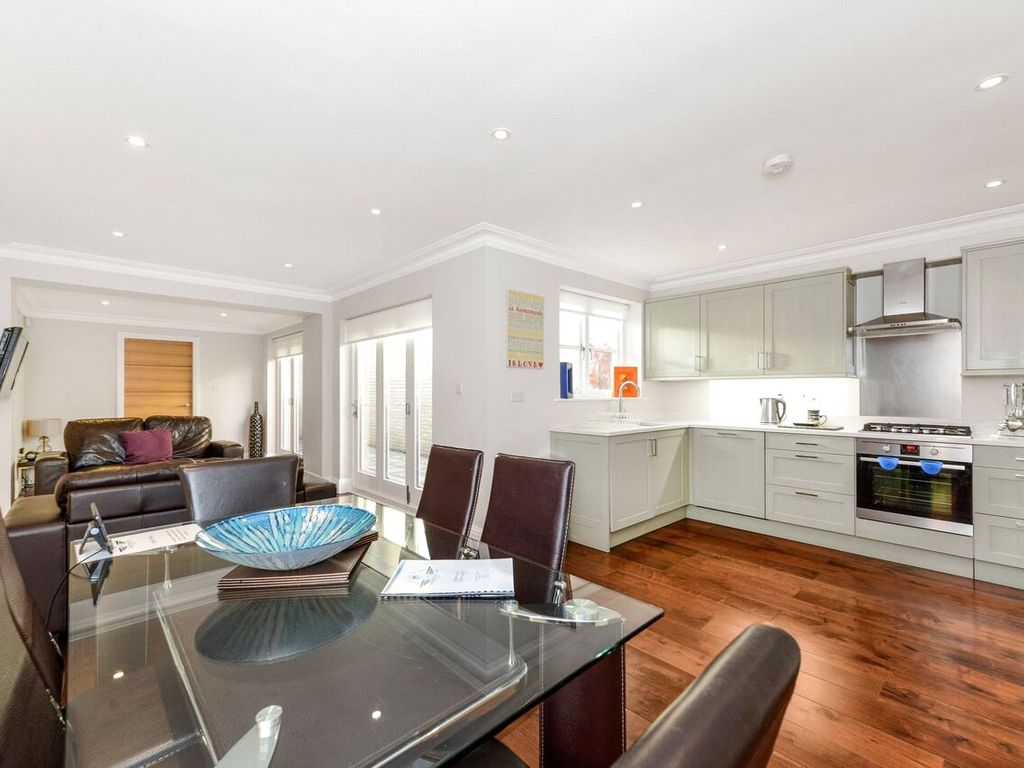 3 bed flat for sale in The Grove, London W5, £650,000