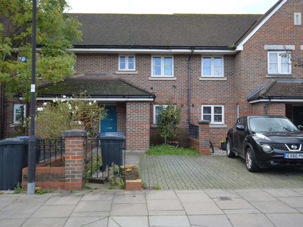 2 bed terraced house for sale in Dormers Rise, Southall UB1, £450,000